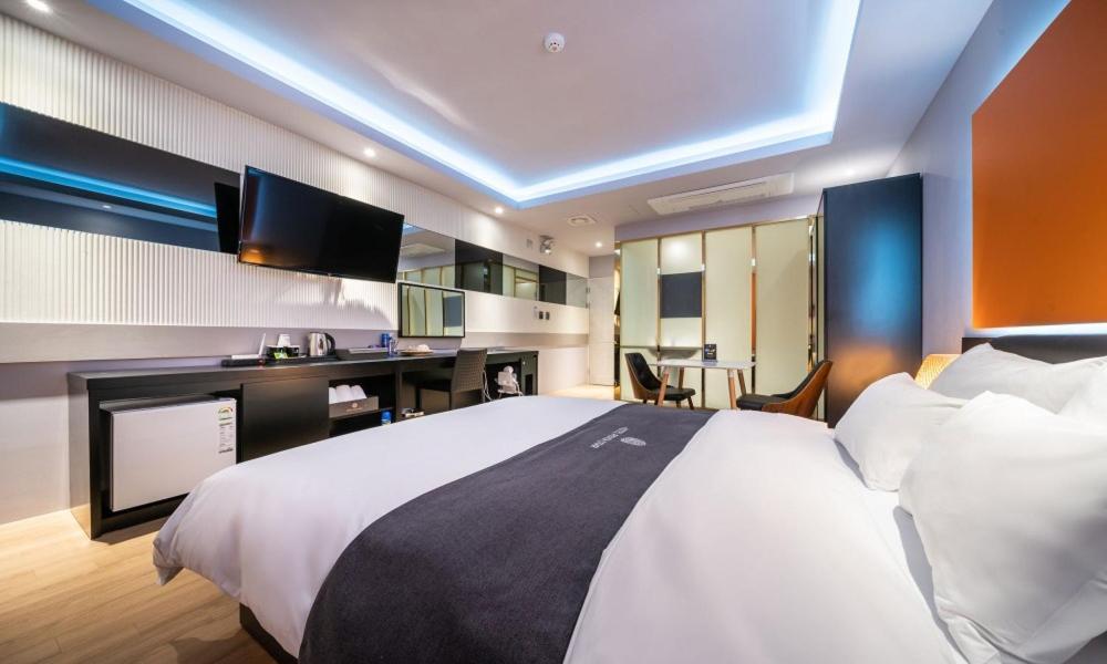 Gimpo Pentastar Hotel Екстер'єр фото